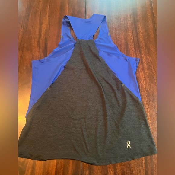 On Running Blue Fitted Sleeveless Tank Top - Picture 4 of 7